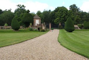 The Pros and Cons of using gravel to build your new driveway