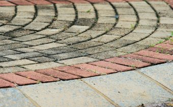 How to lay Paving Stones to make them Last